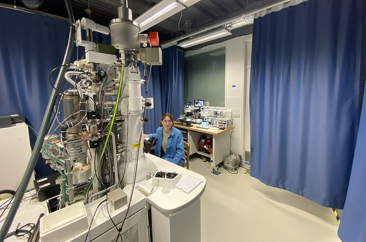 A low-cost 100 kV cryogenic electron microscope, designed specifically for protein structure determination